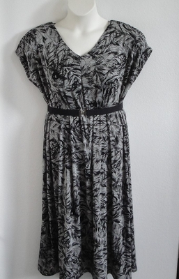 Randi Dress - Black/Gray Leaves Acetate Blend | Dresses