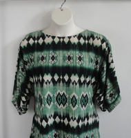 Image Jan Sweater - Emerald Green Geometric Sweater Knit